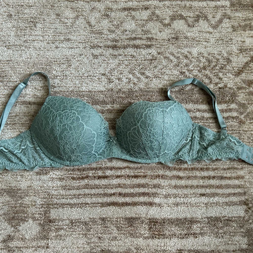 Lace Underwire Bra in Sage Green